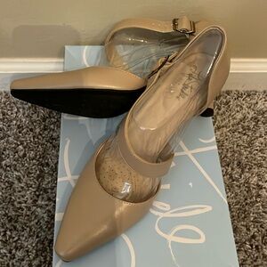 Beige heels. New**